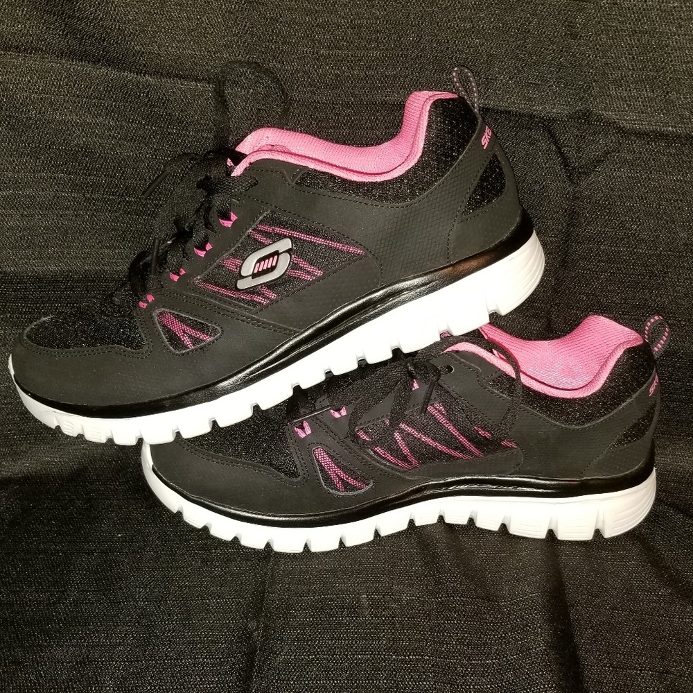 Women's Wide Fit Sketchers Size 10